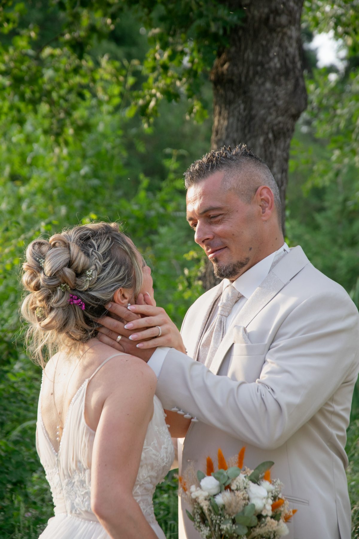 Mariés sous les oliviers, photographe mariage Provence