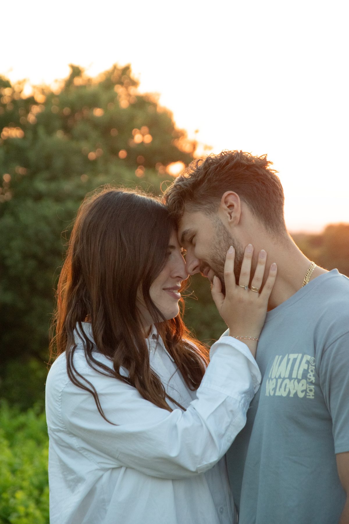 Séance photo couple au coucher du soleil en Provence